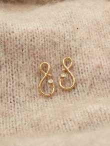 per borup design guldörhängen ophelia diamant