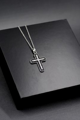 Kors VI - Halsband i silver