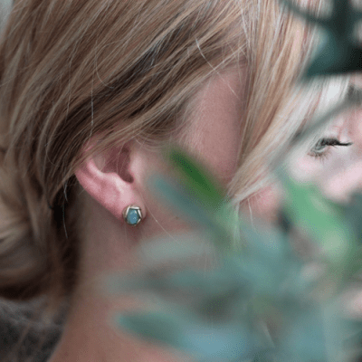 Lotta Jewellery Mykonos Olive - Örhängen i brons