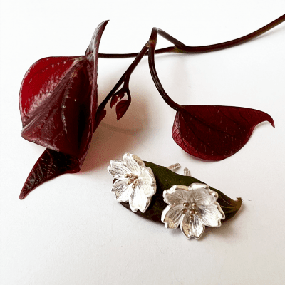 Lotta Jewellery Örhängen Prunus Sakura - Silver