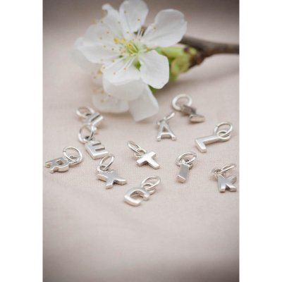 by Faith Bokstav U - Berlock i silver