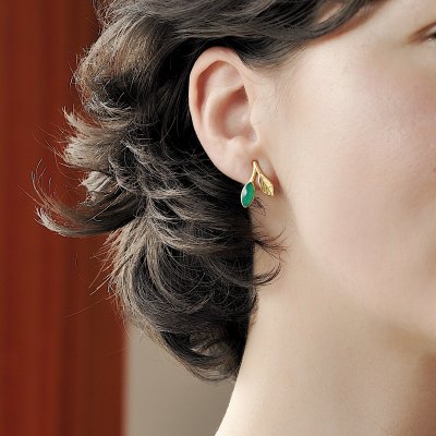 Blooming spring earing gold