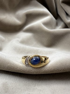 1990-tal - Ring i guld med safir och diamant