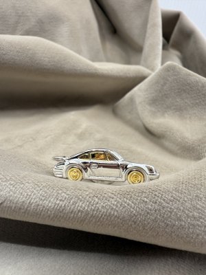 2000-tal - Porsche - Brosch i silver