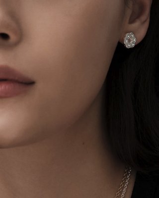 KALEVALA Maiden of the North - Mini örhängen i silver