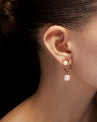 MARIA NILSDOTTER Tiny Claw Pearl - Örhänge i silver