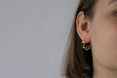 PER BORUP Calligraphy - Hoops i guld