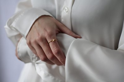 PER BORUP Calligraphy - Liten ring i guld