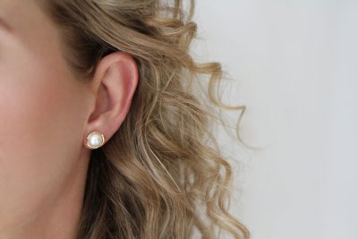 Per Borup Design Dôme de Perles - Örhängen i guld med mabepärla