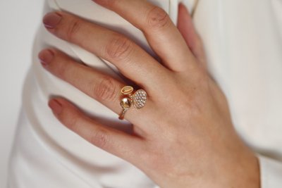 PER BORUP Fiona - Ring i guld med diamanter