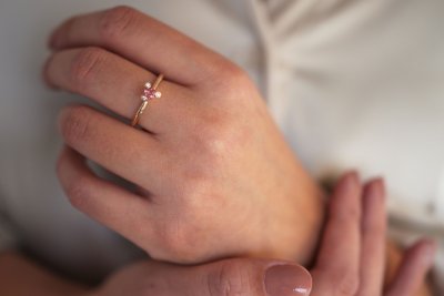 PER BORUP Twigs - Liten ring i guld med turmalin och diamanter