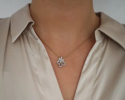 Per Borup Design Violina Mellan - Hängsmycke i guld med diamant