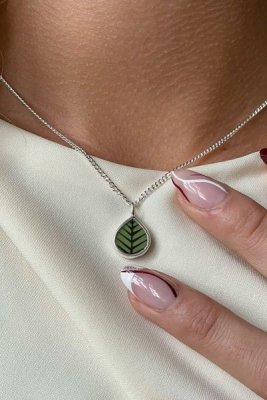 sägen berså halsband porslin