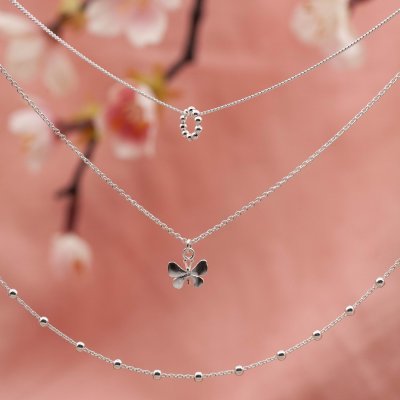 by Faith Cirkel med pluppar - Halsband i silver