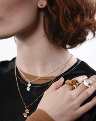 KALEVALA Summer Night Rose - Mini örhängen i silver